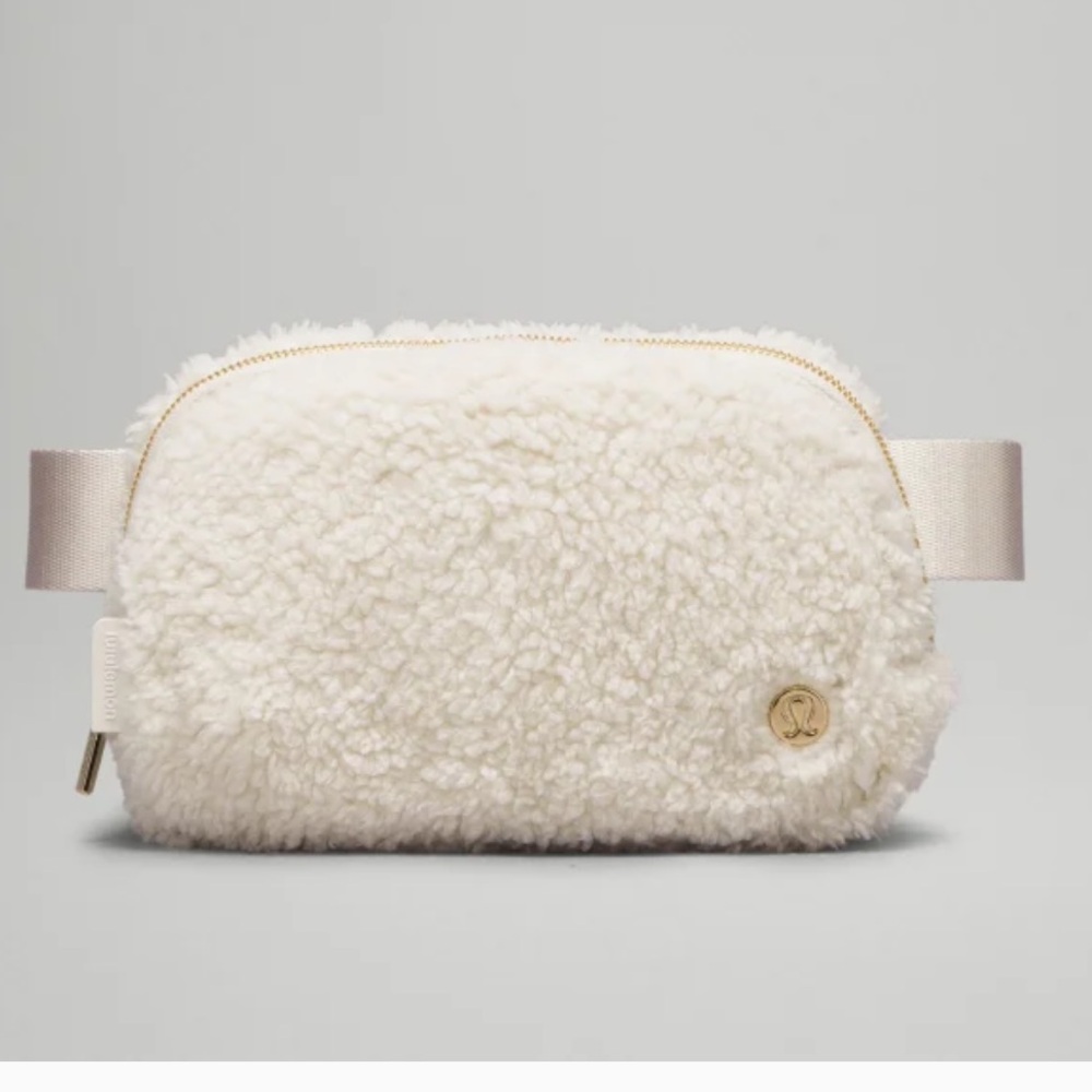 Lululemon Sherpa belt bag